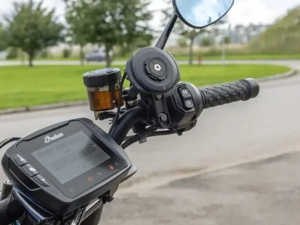 Quad Lock Brake/Clutch Master Cylinder Phone Mount Brake/Clutch Master Cylinder Phone Mount> Telefoonhouders